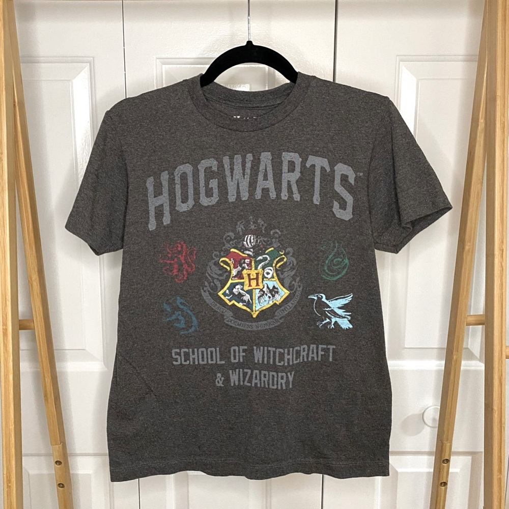 Hogwarts School of Witchcraft and Wizardry School Crest Grey Shirt, Small